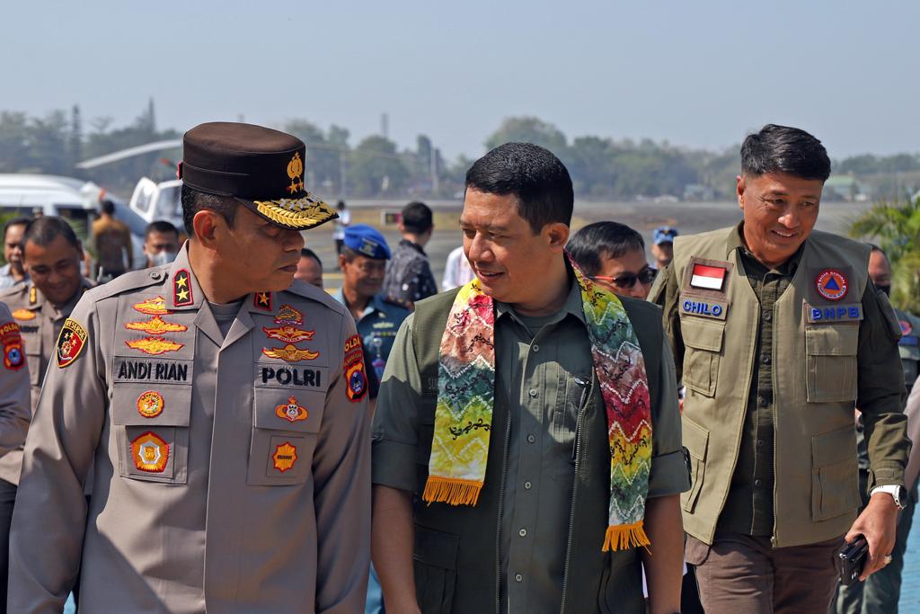 Kepala BNPB meninjau penanganan kebakaran hutan dan lahan di Kalimantan Selatan.